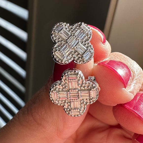 NEW Exquisite Flower Clover Stud Earrings SILVER - Picture 3 of 9